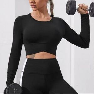 SHEIN Cropped Sports Tee